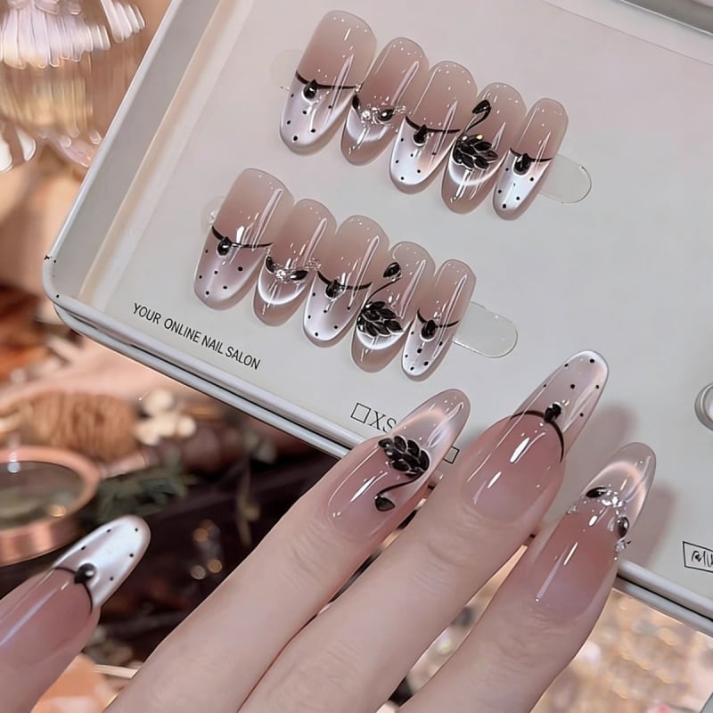 2026 novi model Cat-Eye francuski stil nosive nokte, Crni labud, ručno izrađeni lažni nokti, gotovi za upotrebu i odvojivi