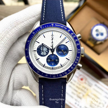 Yu Chronograf s kalendárom, tri subčíselníky, automatický mechanický pohon, nerezové puzdro a náramok, priemer ciferníka 40,5 mm