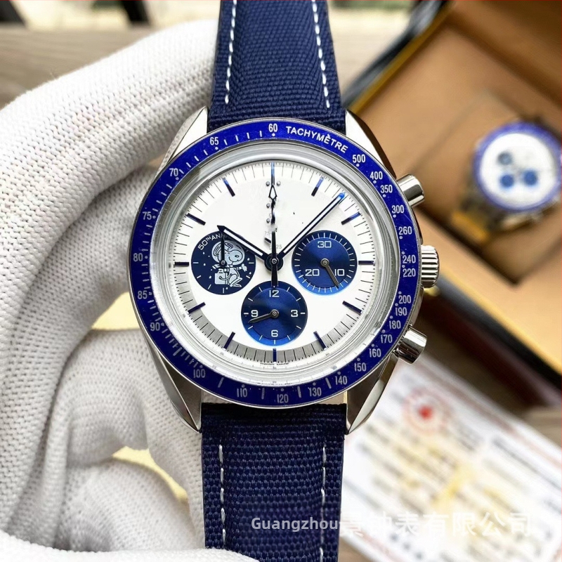 Yu Chronograf s kalendárom, tri subčíselníky, automatický mechanický pohon, nerezové puzdro a náramok, priemer ciferníka 40,5 mm