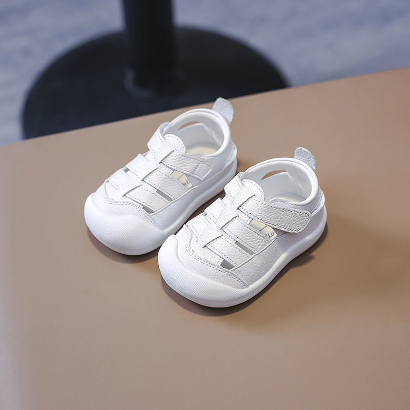 2026 proljeće-ljeto kožne sandale za bebe sa zatvorenim prstom, protuklizna meka potplata, dječje cipele s Velcro zatvaračem
