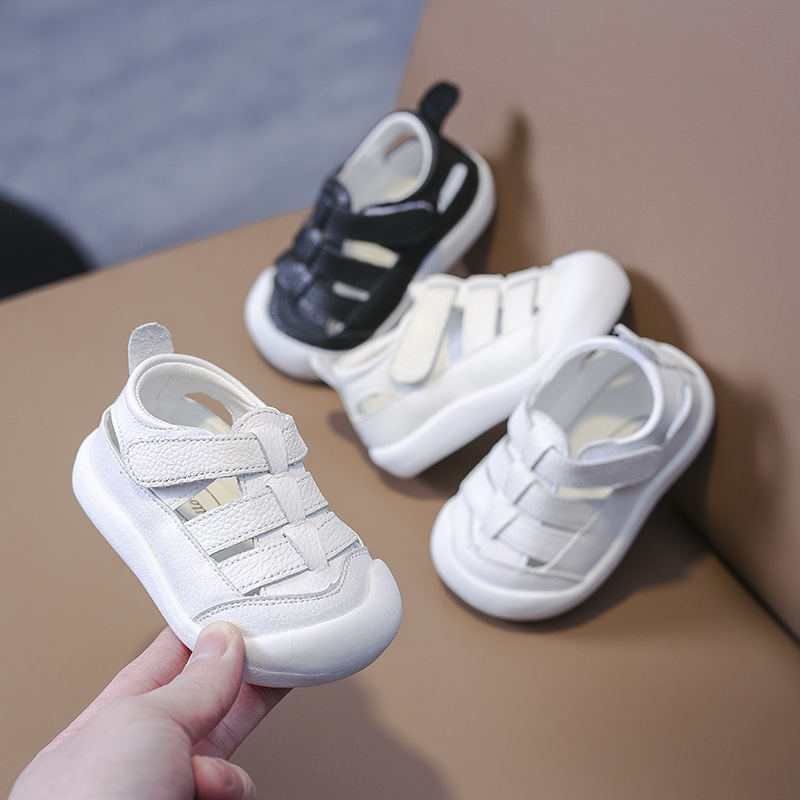 2026 proljeće-ljeto kožne sandale za bebe sa zatvorenim prstom, protuklizna meka potplata, dječje cipele s Velcro zatvaračem