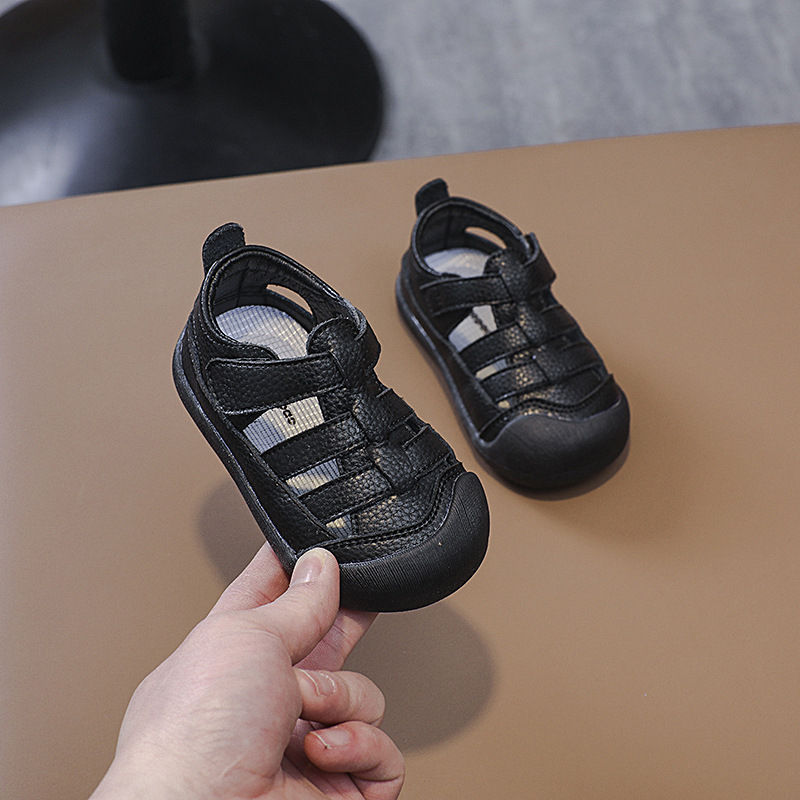 2026 proljeće-ljeto kožne sandale za bebe sa zatvorenim prstom, protuklizna meka potplata, dječje cipele s Velcro zatvaračem