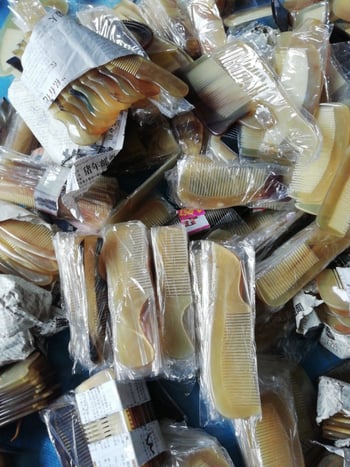 Češalj od ovčjeg roga, miješani paket, duljina 10–14 cm
