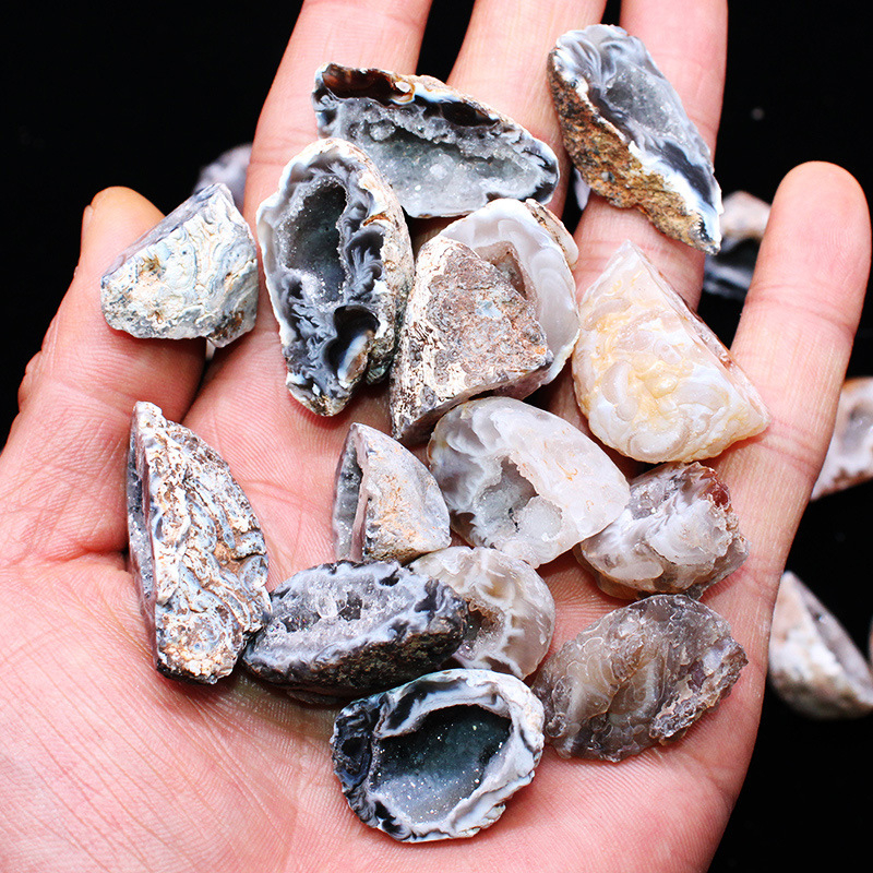 Prirodni kristal geod, agatna špilja – ukrasna figurica s rogom obilja, mali kamen za dječji poklon