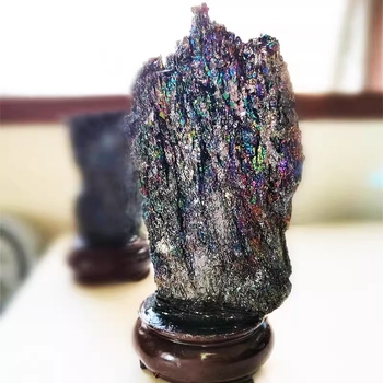 Šareni vulkanski minerali — prirodni kristalni uzorak za nastavu, dekorativni predmet