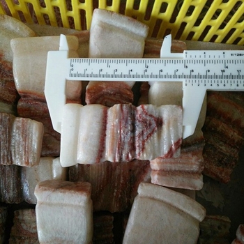 Prirodni kamen ukras u obliku svinjetine s crvenom površinom