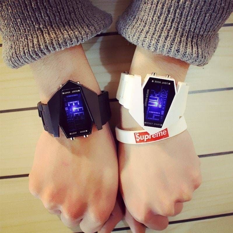 Iskolásoknak szánt digitális óra világító kijelzővel, 46 mm-es nagy számlappal, szilikon szíjjal, gyanta tokkal, elektronikus mozgással