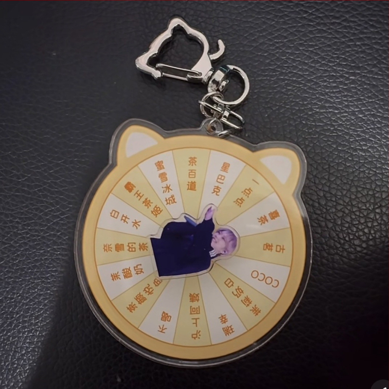 DIY darček: akrylový otočný prívesok – chibi anime postava