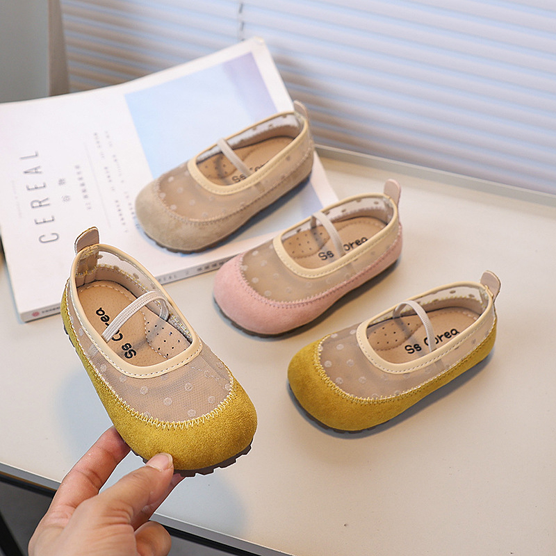 Lányoknak készült retró slip-on cipő puha talppal, fehér, alacsony orr-rész, hercegnő stílusú