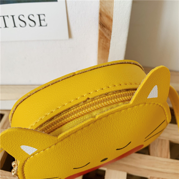 Cicás arckifejezésű PU-bőr gyerekválltáska, kis crossbody gyerekeknek, pénztárca