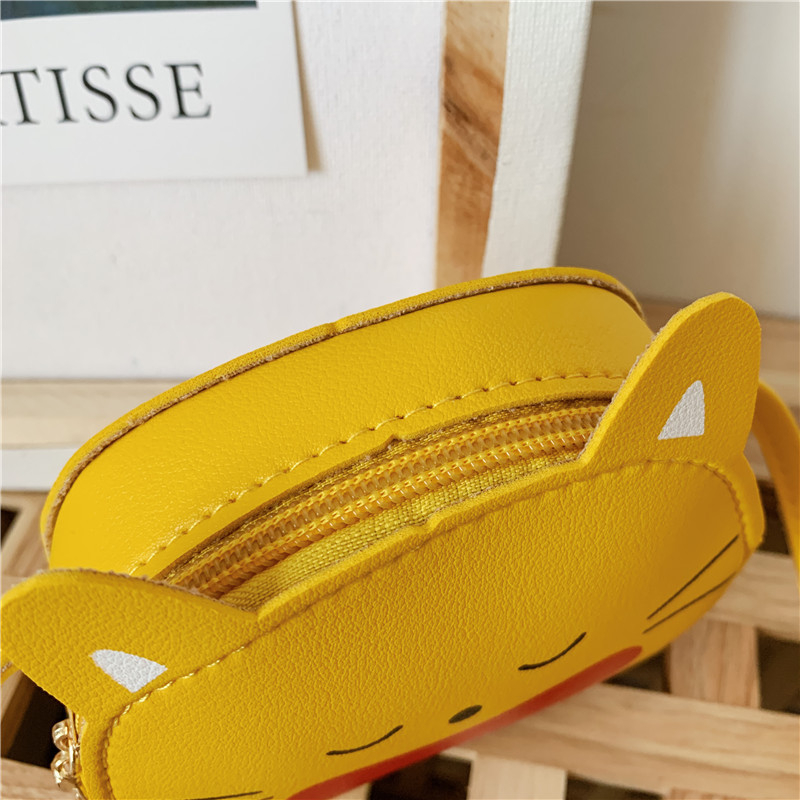 Cicás arckifejezésű PU-bőr gyerekválltáska, kis crossbody gyerekeknek, pénztárca