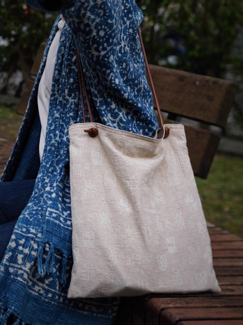 Чанта за рамо от канвас в естествен памук-лен цвят, винтидж стил, мотив с древнокитайски йероглифи, нов Китайски стил, презрамка от кравешка кожа