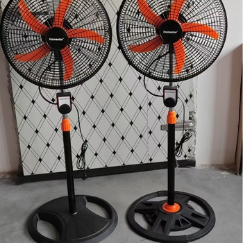 18 hüvelykes álló ventilátor, 3 lapáttal, állítható magasság, 220V, 50W, három fokozat, gombos vezérlés, műanyag ház