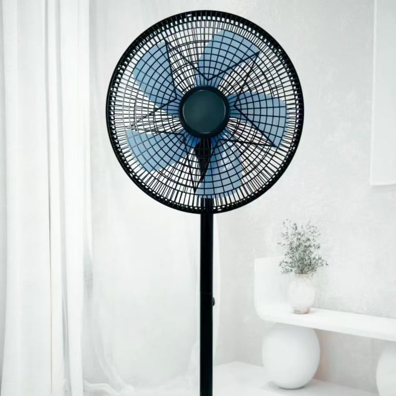 18 hüvelykes álló ventilátor, 3 lapáttal, állítható magasság, 220V, 50W, három fokozat, gombos vezérlés, műanyag ház