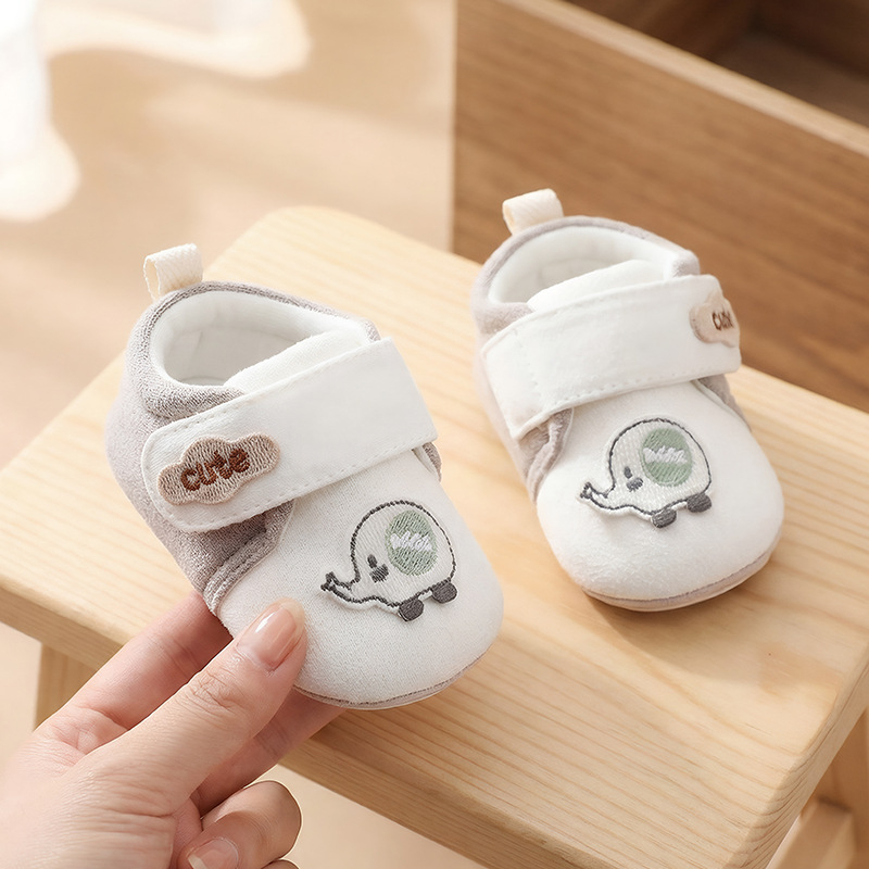 Xuebao Baby unisex παπούτια για μωρά, αναπνεύσιμο πάνω μέρος από σουέντ και καμβά, χαμηλό ύψος, Velcro κλείσιμο, καρτούν εκτύπωση, anti-slip σόλα, 0–3 ετών