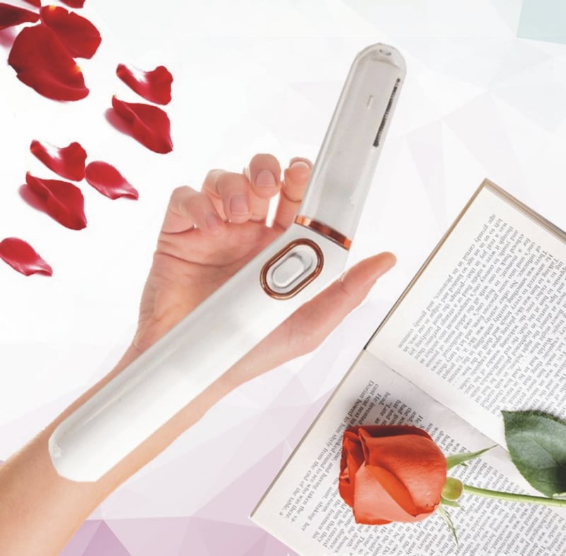 Női kompakt LED-es elektromos szőrtelenítő készülék intim zónákhoz és hónaljhoz, teljes testen történő szőrtelenítés, gyengéd, bőrbarát.