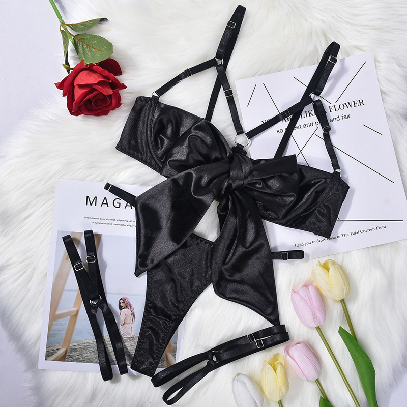 Noul set de lenjerie intimă sexy de la Lingerie, în stil european și american, cu panglică delicată și detalii sculptate, format din trei piese și armătură.