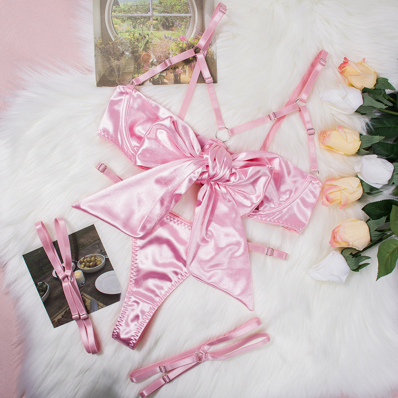 Noul set de lenjerie intimă sexy de la Lingerie, în stil european și american, cu panglică delicată și detalii sculptate, format din trei piese și armătură.