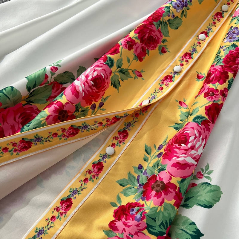 Rochie lungă cu închizătoare la un singur rând de nasturi, mulată în talie, în stil retro șic, design de nișă din 2025