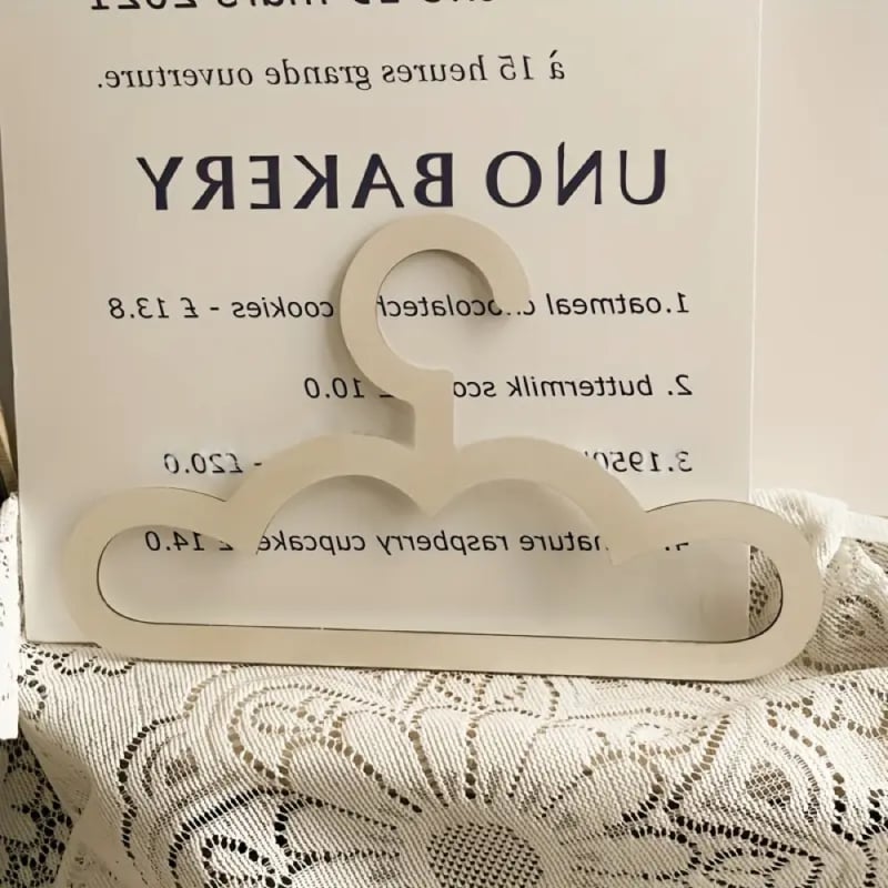Drvena vješalica za dječju odjeću u skandinavskom stilu s motivom medvjedića i oblaka, DIY za bebe i kućne ljubimce