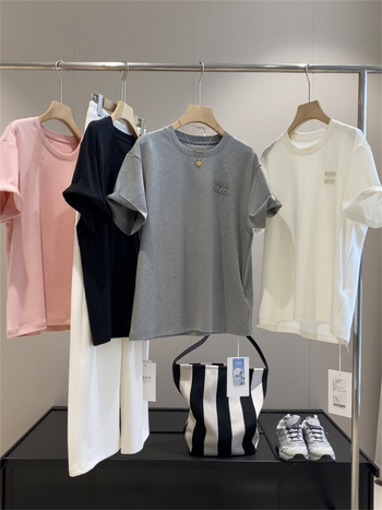 Ženski T-shirt od pamutno-mješavine, okrugli izrez, kratki rukavi, mekana udobna silueta