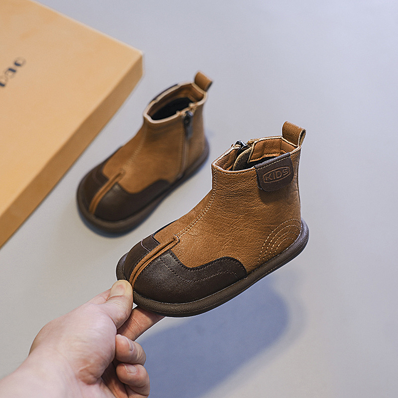 Dječje čizme za djevojčice, model 2026, britski retro stil s lažno podijeljenom prstom, kožne čizme za malu djecu s mekanom potplatom, kratke čizme