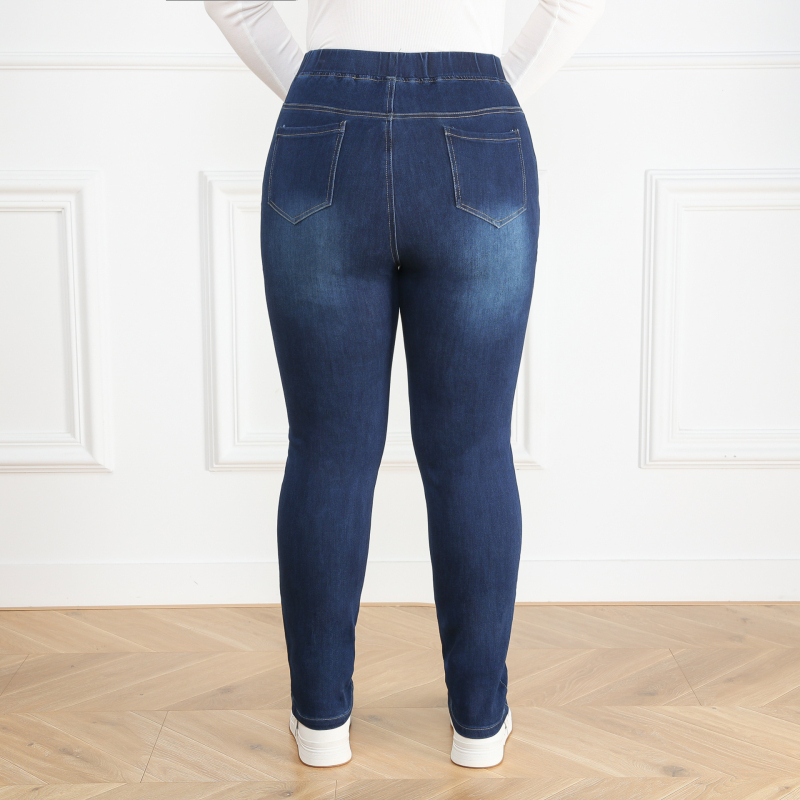 Plusz méretű női farmernadrág denimben, szakadt részletekkel, elasztikus magas derékkal, laza szabás a görbe vonalakhoz, mindennapi szűk fazonú farmer