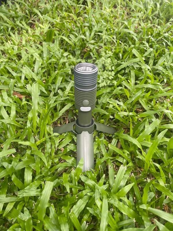 Prijenosno kamping svjetlo i flashlight s 4500mAh baterijom, podesiva jačina svjetla, magnetsko svjetlo za šator, 800 lumena