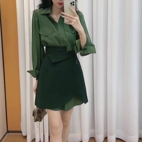 Proljetno-jesenski komplet s košulom i suknjom, mini suknja visokog struka, koledžijski stil, elegantno i moderno