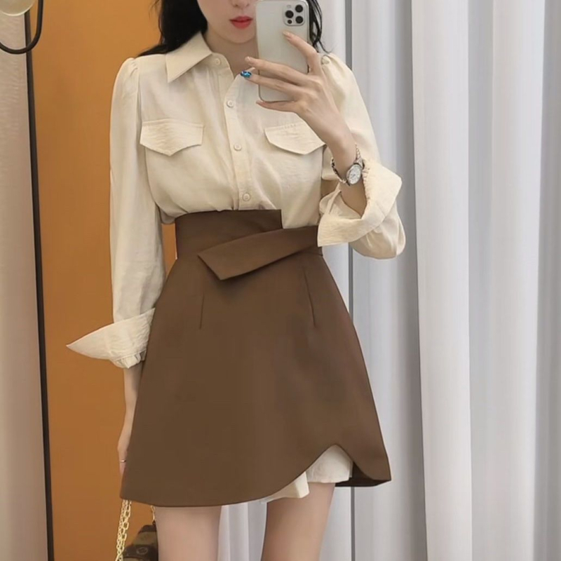 Proljetno-jesenski komplet s košulom i suknjom, mini suknja visokog struka, koledžijski stil, elegantno i moderno