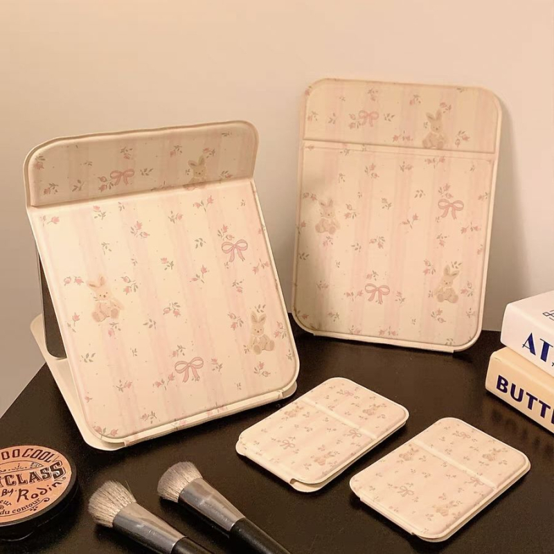 Make-up zrkadlo s kvetinovým motívom a zajacím motívom, prenosné sklápacie zrkadlo na stôl a internát