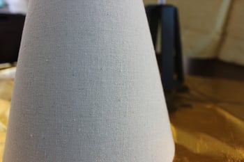 Šedé látkové tienidlo na stolnú lampu s E27
