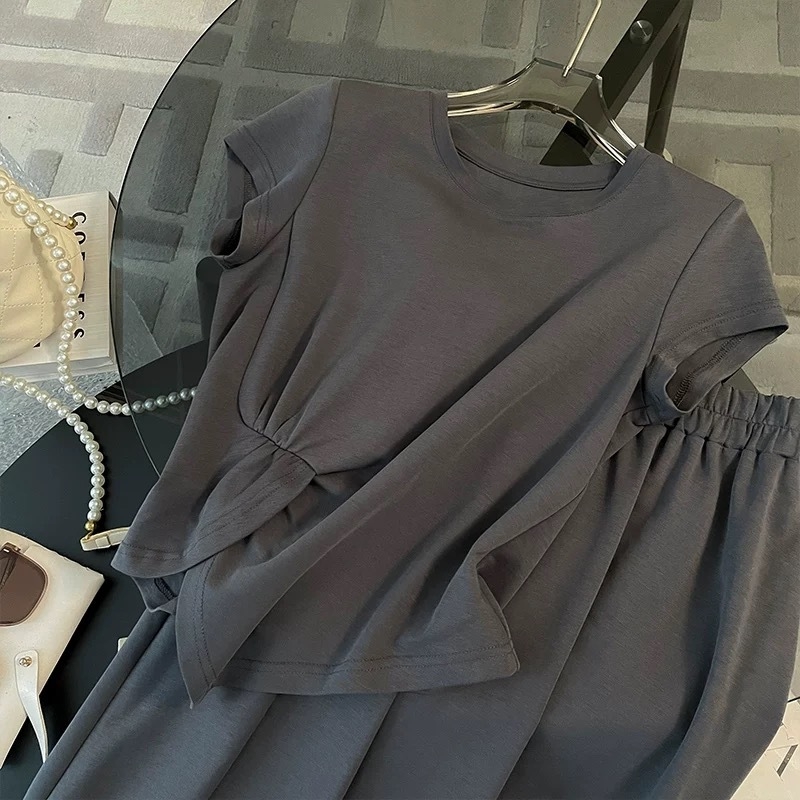 Letný dámsky dvojdielny set so sukňou — casual móda, elegantný, jednoduchý, zoštíhľujúci vzhľad