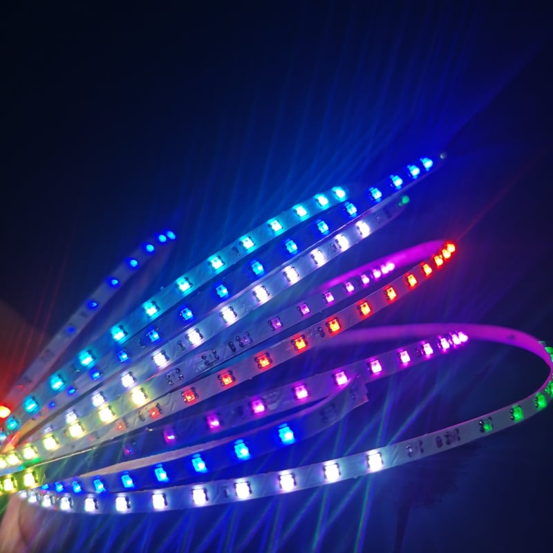 2,7 mm ultraúzka farebná LED páska s efektom tečúcej vody pre autá, hračky, malé domáce spotrebiče a atmosferické osvetlenie