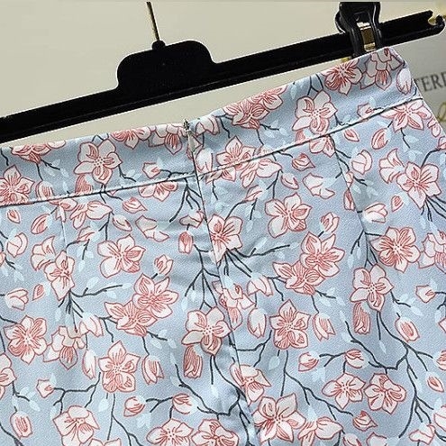 Dámska krátka sukňa s vysokým pásom, štíhla silueta, kvetinový vzor, letný štýl, elegantné a štýlové