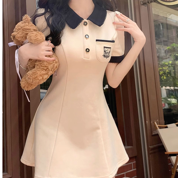 Školský štýl jemných polo šiat, leto, čierne, štíhly pás, A-čkový strih, krátke šaty