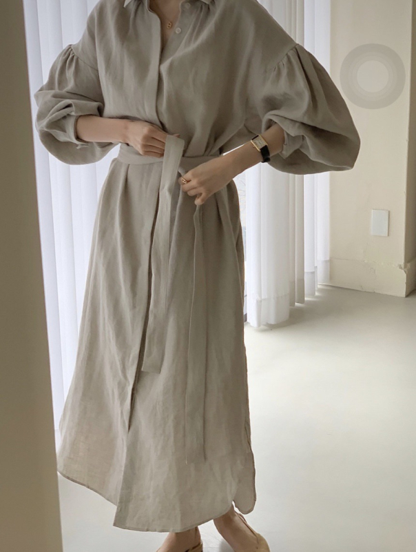Japonsko-kórejský chic 2026 jar-leto, vintage štýl s viazaním v páse pre tvarovanie siluety, lampášové rukávy, dĺžka nad kolená