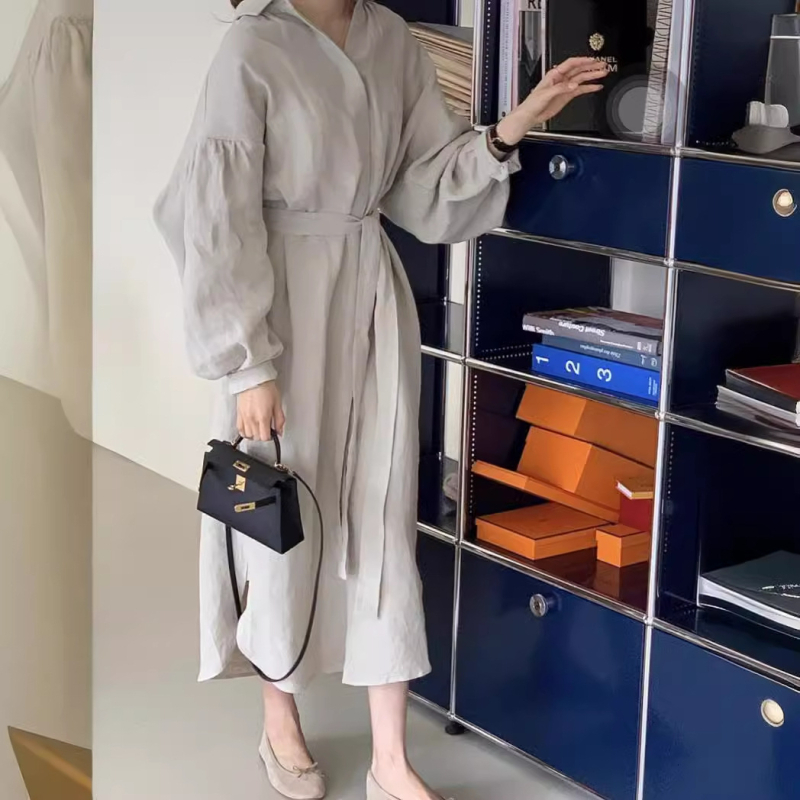 Japonsko-kórejský chic 2026 jar-leto, vintage štýl s viazaním v páse pre tvarovanie siluety, lampášové rukávy, dĺžka nad kolená