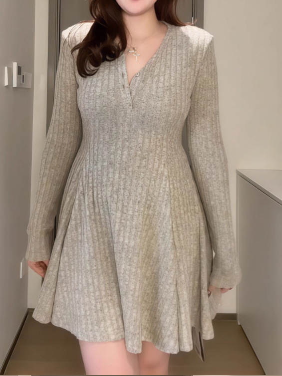 Plus-size pletené šaty s V výstrihom na jeseň-zimu, lichotivé pre krivky, inšpirované Hepburn štýlom, dlhé šaty s A-línou