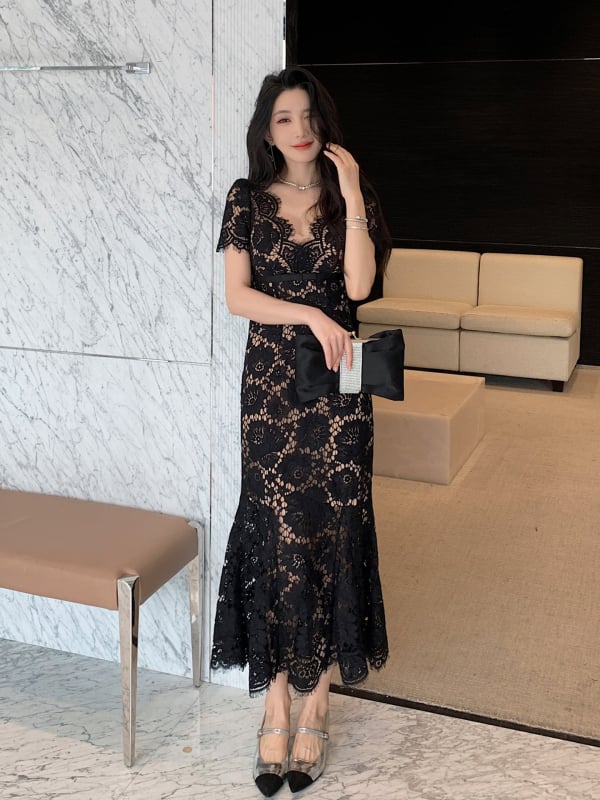 Čierne čipkové šaty s výstrihom do V a krátkymi rukávmi, elegantné dlhé šaty v štýle morská panna
