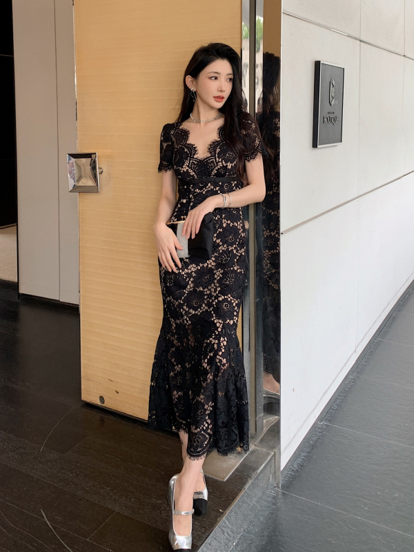 Čierne čipkové šaty s výstrihom do V a krátkymi rukávmi, elegantné dlhé šaty v štýle morská panna