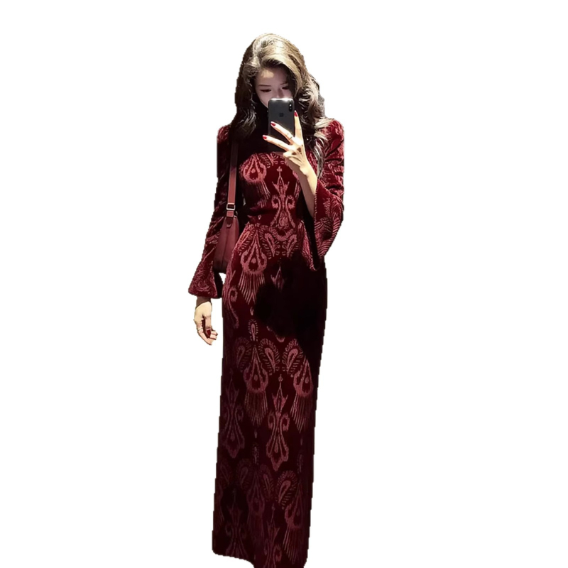 Dámske červené zamatové šaty na zimu, elegantné a luxusné, s guľatým výstrihom, dlhé rukávy, vysoký pás, A-línia dlhá sukňa.