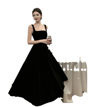 Vintage haljina u Hepburn stilu, crna haljina bez rukava s kvadratnim izrezom, elegantna midi duljina za formalne prilike