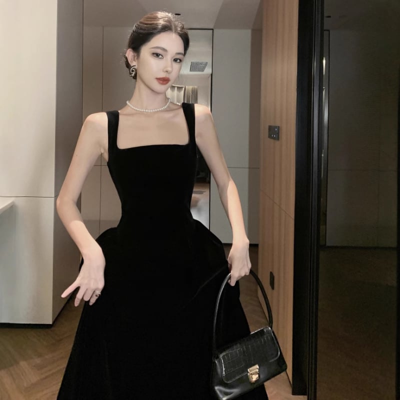 Vintage haljina u Hepburn stilu, crna haljina bez rukava s kvadratnim izrezom, elegantna midi duljina za formalne prilike