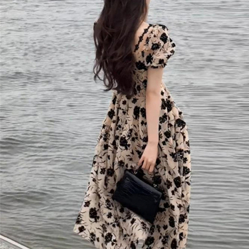 Plus-size letné šaty s francúzskym kvetinovým vzorom, vysoký pás, A-linja, tea-length dĺžka, puff rukávy, štvorcový výstrih