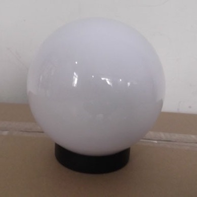 HY-2482 Kruhové plastové tienidlo s mliečne bielou farbou pre LED žiarovku