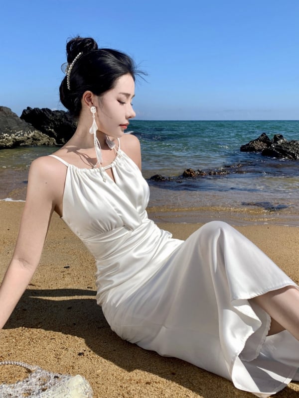 Elegantné večerné šaty pre ženy s fishtailom, biele, halterneck výstrih, bez rukávov, A-línia, vysoký pás, midi dĺžka, polyester, vhodné na bankety a zásnuby