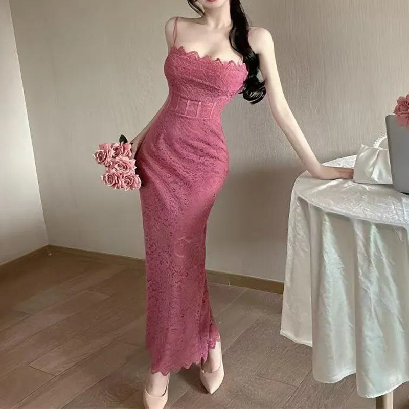 Dámske dlhé šaty z čipky s výrezmi a tenkými ramienkami, letná elegantná štíhla silueta
