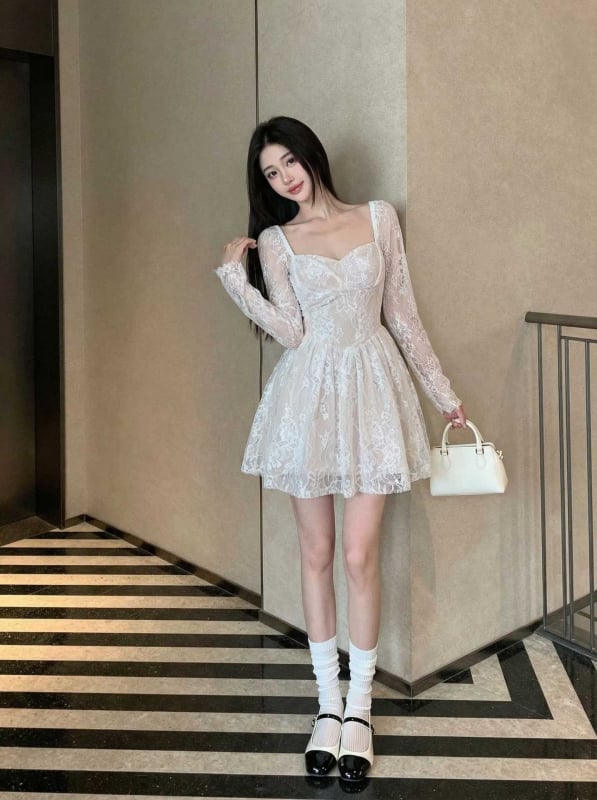 Elegantné šaty s dojmom luxusu a éterického strihu, letný štýl pre štíhle postavy, šaty s A-líniou pre jar a jeseň