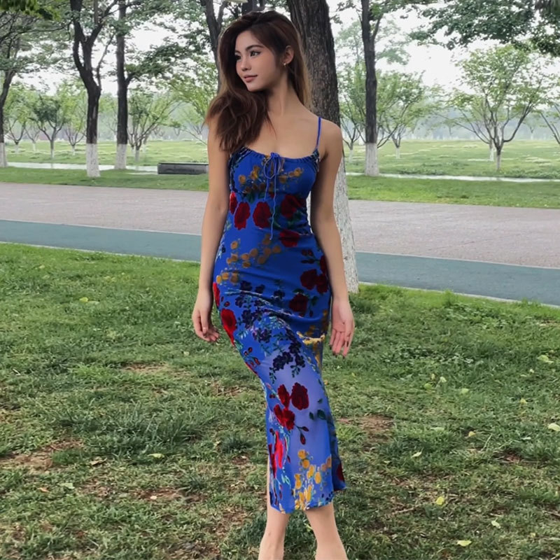 Μπλε βελούδινο φόρεμα με floral burnout, διάτρητο σχέδιο, ανοιχτή πλάτη, λεπτές τιράντες, ρετρό στυλ Χονγκ Κονγκ